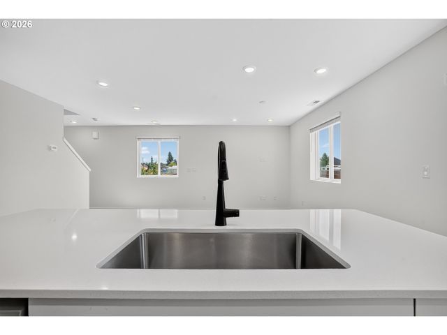 590 Vail Ave, Woodburn, OR 97071