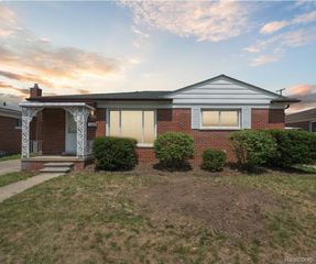 19343 Florence Street, Roseville, MI 48066