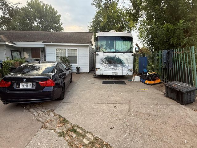 8407 Sonneville Drive, Houston, TX 77080