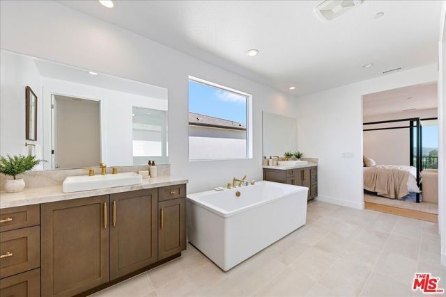 22810 Seaqua Circle, Chatsworth (los Angeles), CA 91311