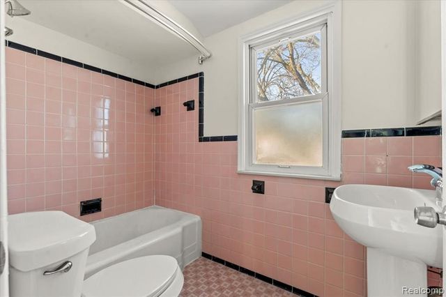 100 Meridan Street, Dearborn, MI 48124