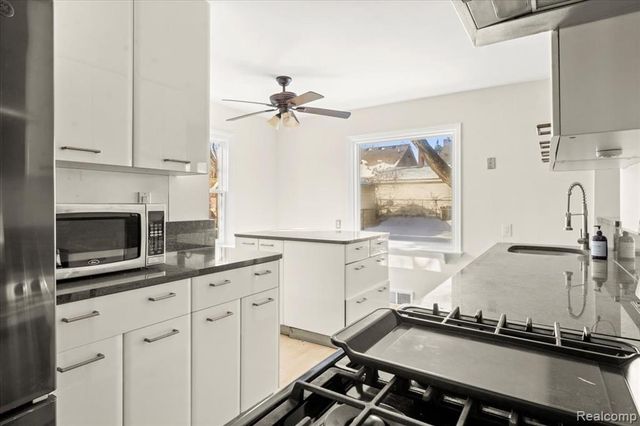 100 Meridan Street, Dearborn, MI 48124