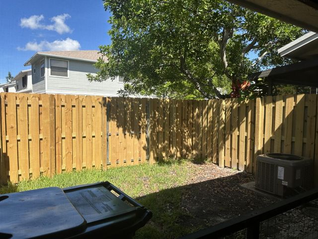 621 NW 105th Way, Pembroke Pines, FL 33026