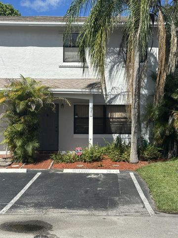 621 NW 105th Way, Pembroke Pines, FL 33026