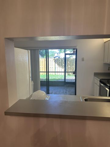 621 NW 105th Way, Pembroke Pines, FL 33026