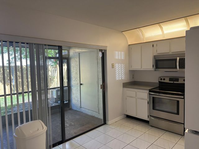 621 NW 105th Way, Pembroke Pines, FL 33026