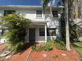 621 NW 105th Way, Pembroke Pines, FL 33026