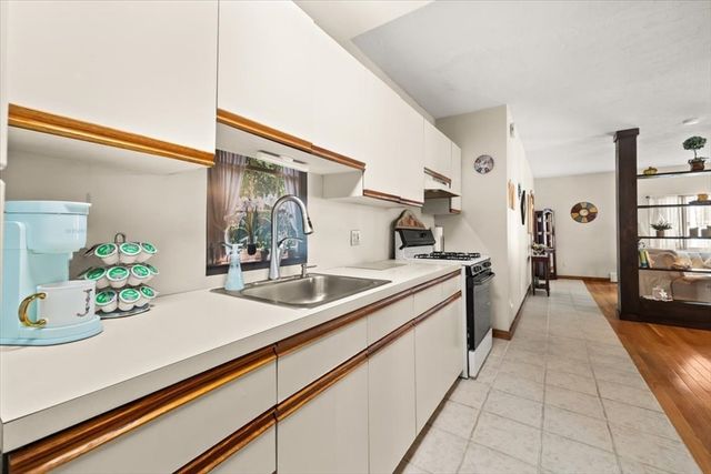 28 Union St A, Rockland, MA 02370