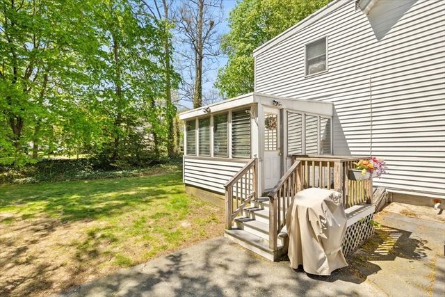 28 Union St A, Rockland, MA 02370