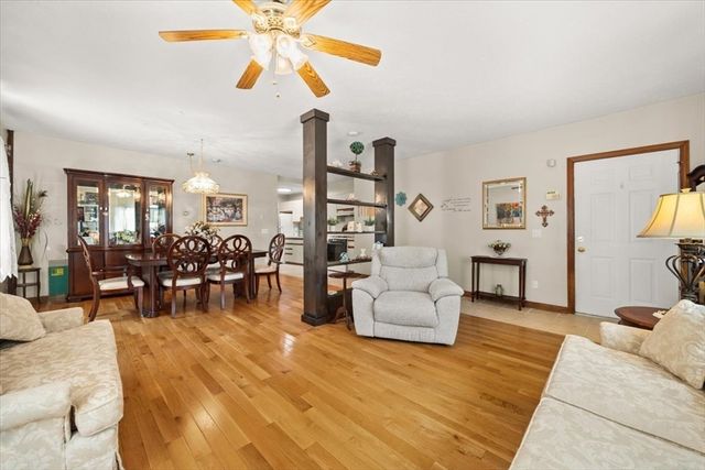 28 Union St A, Rockland, MA 02370