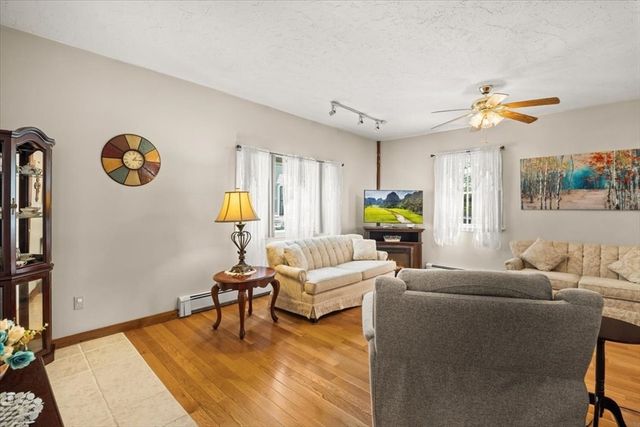 28 Union St A, Rockland, MA 02370