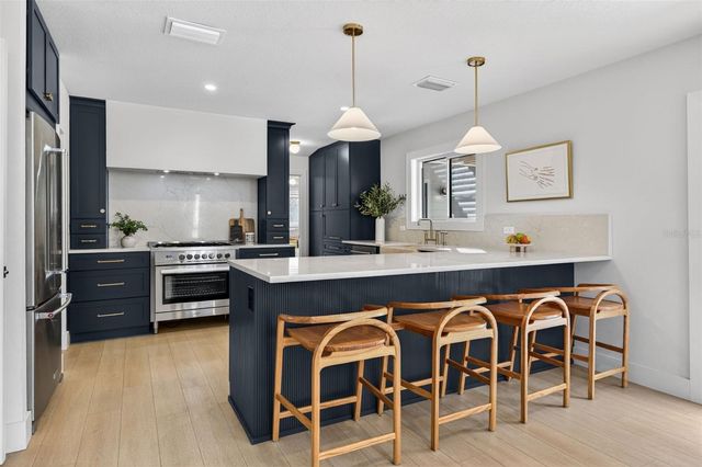 914 W IDLEWILD AVENUE, Tampa, FL 33604