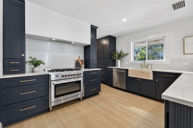 914 W IDLEWILD AVENUE, Tampa, FL 33604