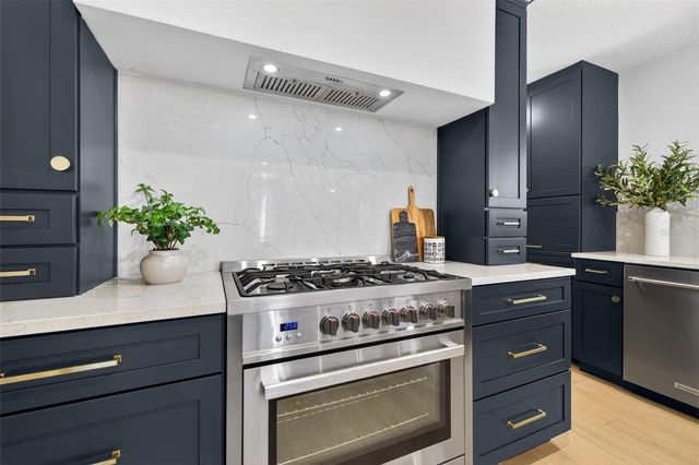 914 W IDLEWILD AVENUE, Tampa, FL 33604