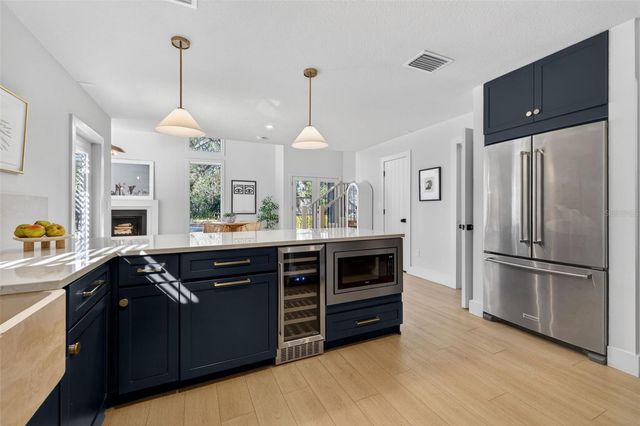 914 W IDLEWILD AVENUE, Tampa, FL 33604