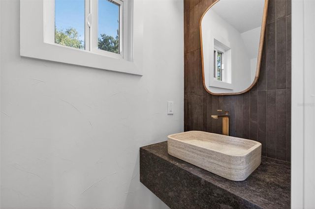 914 W IDLEWILD AVENUE, Tampa, FL 33604