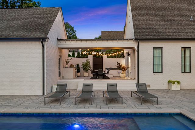 3960 Woodlawn Dr, Nashville, TN 37205