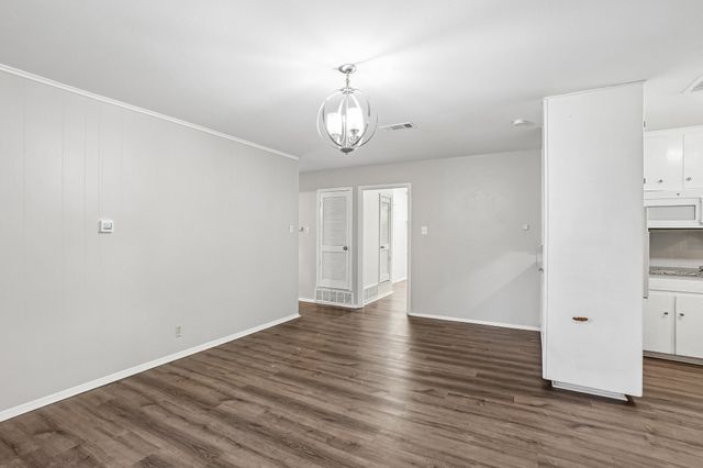 201 W Cheryl Avenue, Hurst, TX 76053
