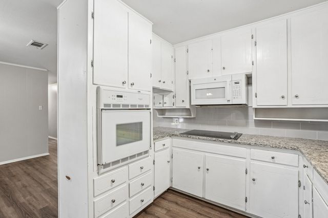 201 W Cheryl Avenue, Hurst, TX 76053