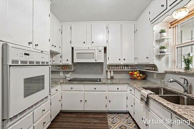 201 W Cheryl Avenue, Hurst, TX 76053