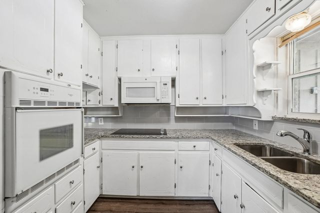201 W Cheryl Avenue, Hurst, TX 76053
