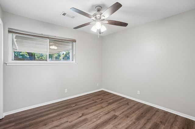 201 W Cheryl Avenue, Hurst, TX 76053