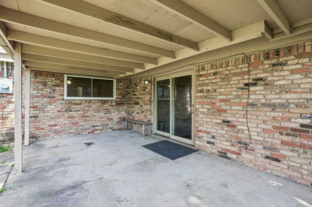 201 W Cheryl Avenue, Hurst, TX 76053
