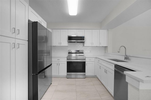 13929 FAIRWAY ISLAND DRIVE 818, Orlando, FL 32837