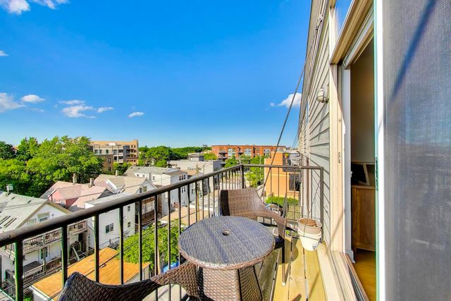 2342 W Bloomingdale Avenue 401, Chicago, IL 60647