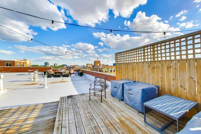 2342 W Bloomingdale Avenue 401, Chicago, IL 60647