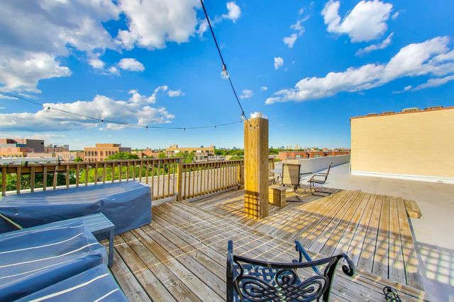 2342 W Bloomingdale Avenue 401, Chicago, IL 60647