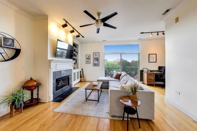 2342 W Bloomingdale Avenue 401, Chicago, IL 60647