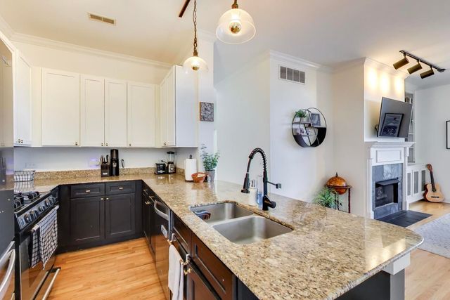 2342 W Bloomingdale Avenue 401, Chicago, IL 60647
