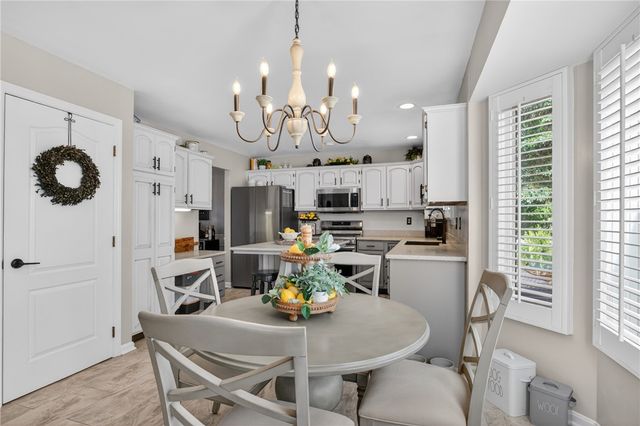 719 Marvle Valley Dr, Bethel Park, PA 15102