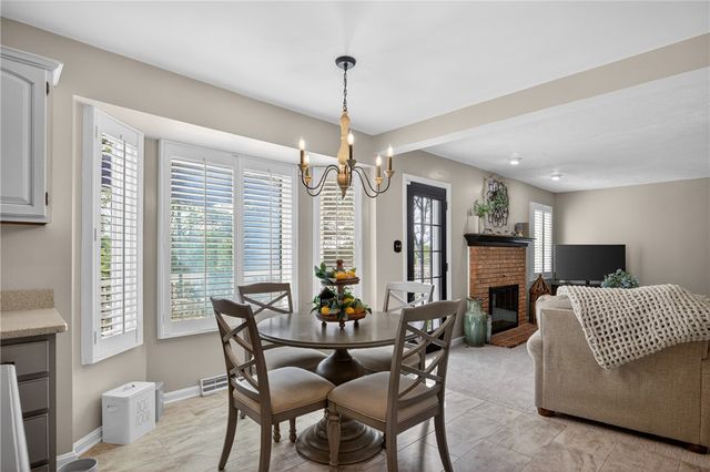 719 Marvle Valley Dr, Bethel Park, PA 15102