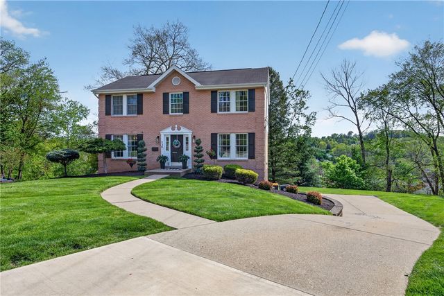 719 Marvle Valley Dr, Bethel Park, PA 15102