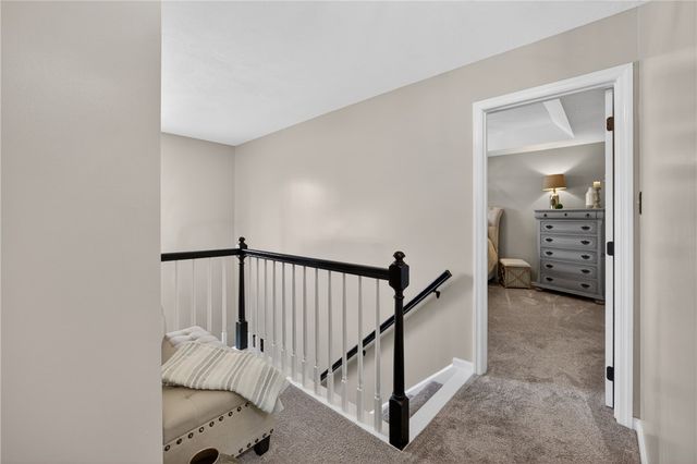 719 Marvle Valley Dr, Bethel Park, PA 15102