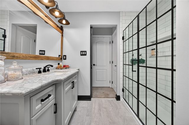 719 Marvle Valley Dr, Bethel Park, PA 15102
