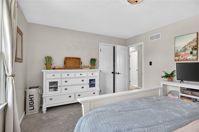 719 Marvle Valley Dr, Bethel Park, PA 15102