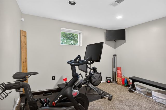 719 Marvle Valley Dr, Bethel Park, PA 15102