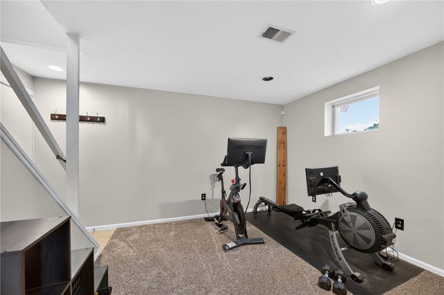 719 Marvle Valley Dr, Bethel Park, PA 15102