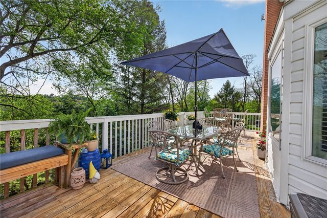719 Marvle Valley Dr, Bethel Park, PA 15102