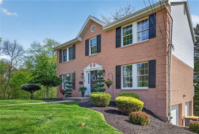 719 Marvle Valley Dr, Bethel Park, PA 15102
