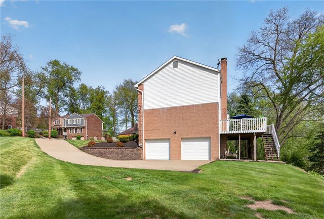 719 Marvle Valley Dr, Bethel Park, PA 15102