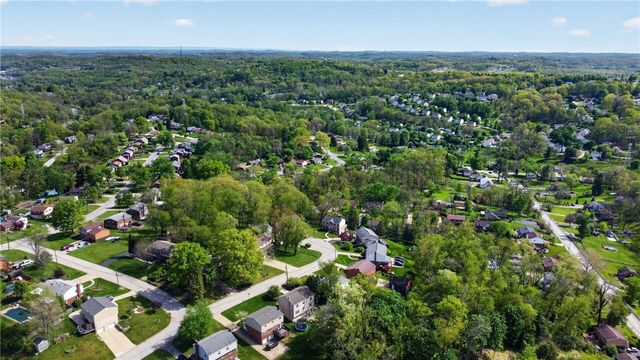 719 Marvle Valley Dr, Bethel Park, PA 15102