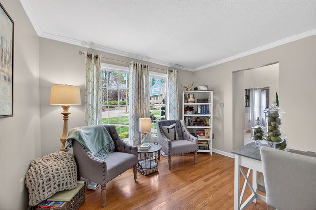 719 Marvle Valley Dr, Bethel Park, PA 15102
