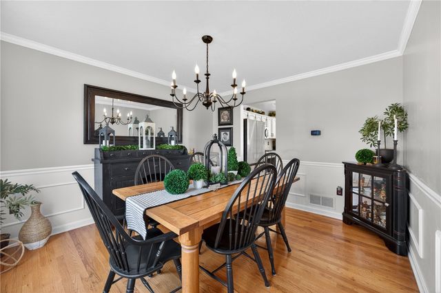 719 Marvle Valley Dr, Bethel Park, PA 15102