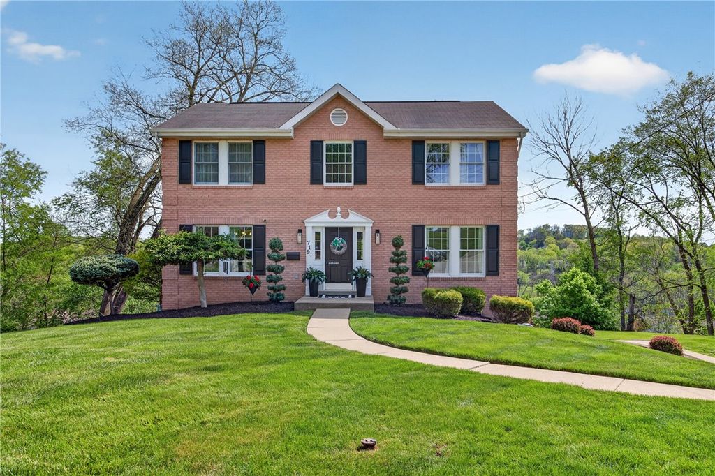 719 Marvle Valley Dr, Bethel Park, PA 15102