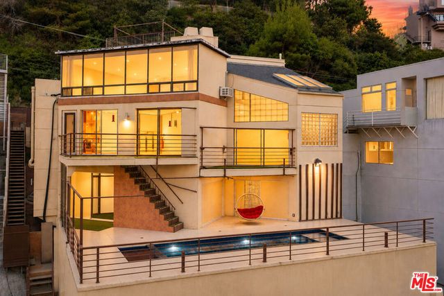 2189 Sunset Plaza Drive, Los Angeles, CA 90069
