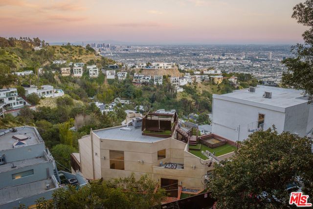 2189 Sunset Plaza Drive, Los Angeles, CA 90069